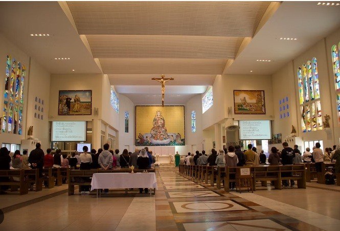 Interno di una chiesa cattolica in Giappone