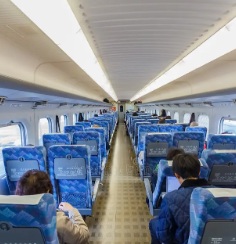 Interno di uno shinkansen giapponese
